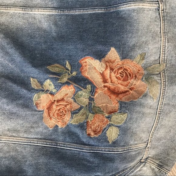 NWOT Vintage DenimJacket with Lrge Back Embroidery - Picture 9 of 13